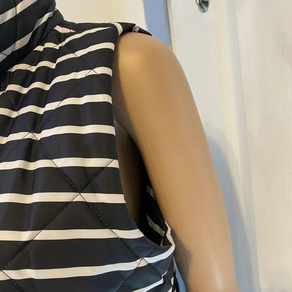 GAP Quilted Winter Vest Coat Womens Size S Black White Striped Zip Lined Pocket - Picture 7 of 10